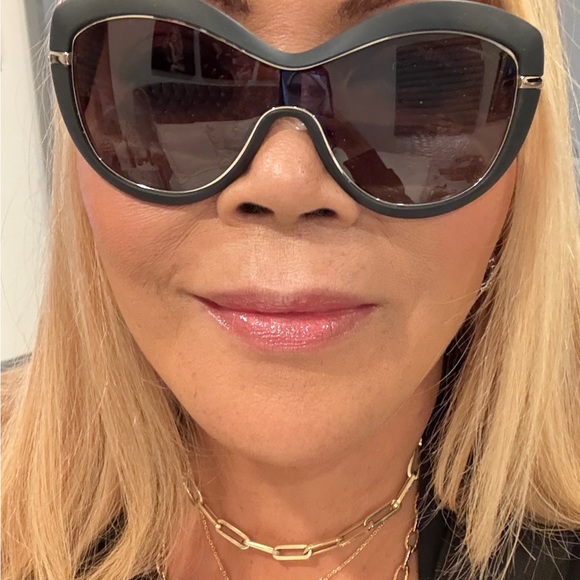 Salvatore Ferragamo Black Cat-Eye Sunglasses - Picture 3 of 8